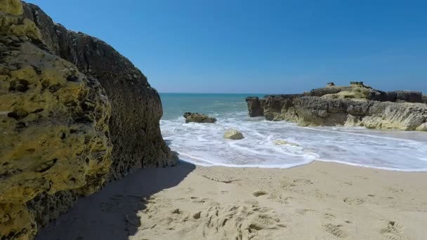 Praia de evaristo no algarve — Vídeo de Stock