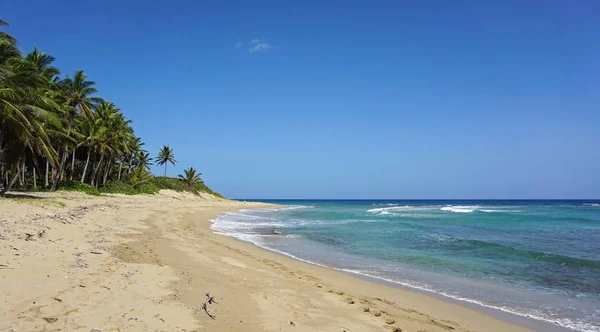 Plage tropicale cachette — Photo