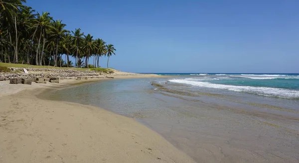 Tropical hideaway beach — стоковое фото