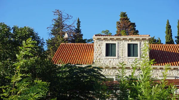 Casas velhas na cidade croata de dubrovnik — Fotografia de Stock