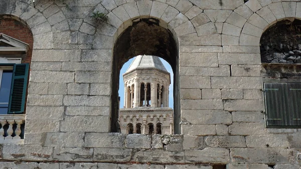 Dioclecianos palacio en la ciudad croata dividida — Foto de Stock