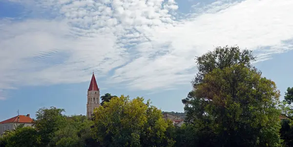 Iglesia en la ciudad croata de trogir — Foto de Stock