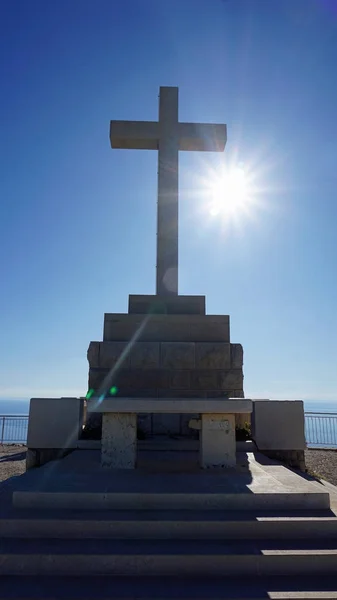 Cruz cristiana en una colina en dubrovnik —  Fotos de Stock