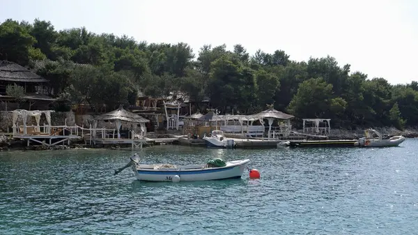 Liten hamn för palmizana på hvar island — Stockfoto