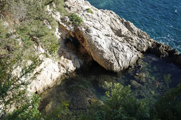 Stupenda spiaggia naturale nella città croata duascar nik — Foto Stock