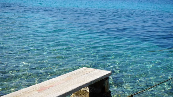 Přírodní pobřeží na trogir ostrov v Chorvatsku — Stock fotografie