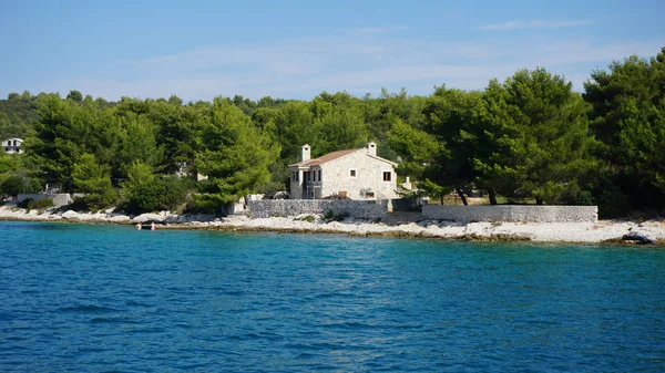 Natural croatian coast near split — Stock Photo, Image