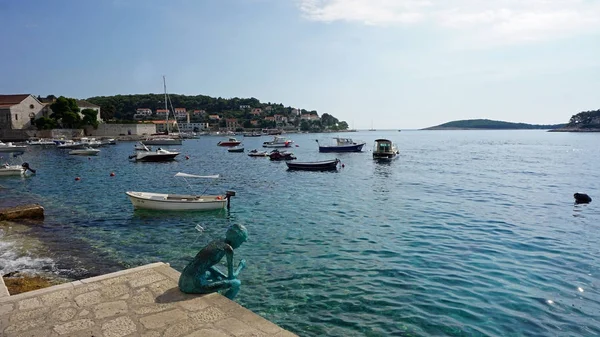 Prachtige natuurlijke kust van hvar eiland in Kroatië — Stockfoto