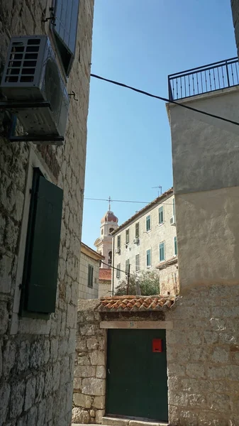 Old residential buildings in croatian town split — Stock Photo, Image
