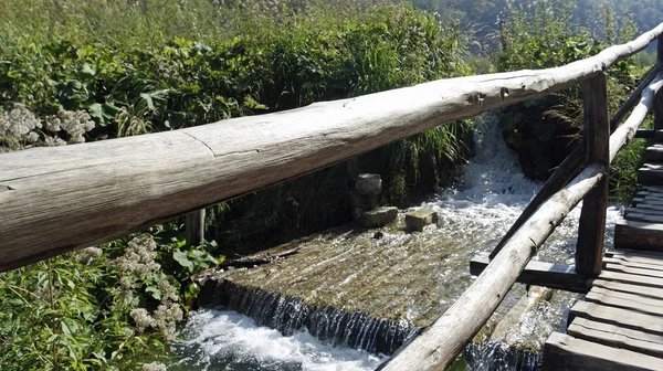 Increíble paisaje en los lagos de plitvice en Croacia — Foto de Stock