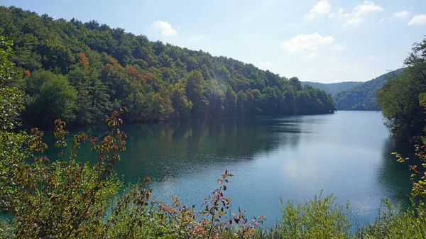 Increíble paisaje en los lagos de plitvice en Croacia — Foto de Stock