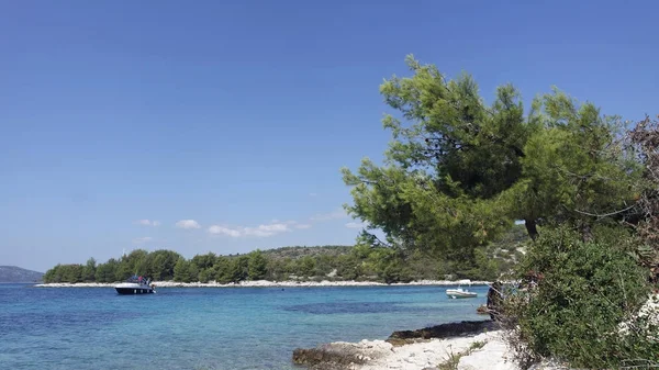 Hırvatistan trogir adada doğal sahil — Stok fotoğraf
