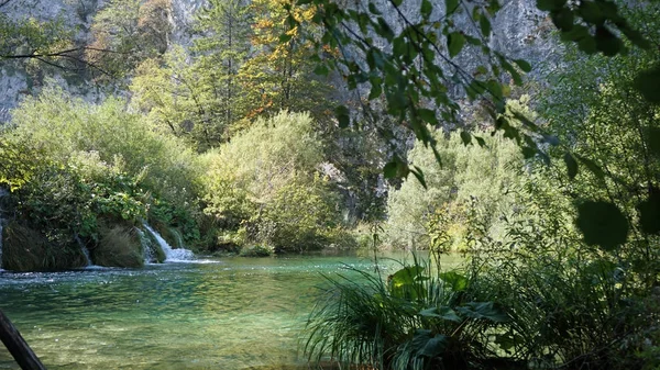 Amazing landscape at the plitvice lakes in croatia — Stock Photo, Image