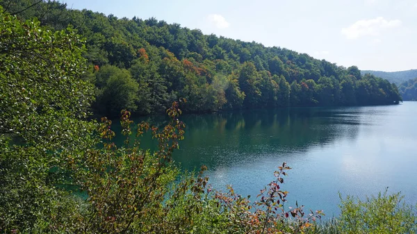 Úžasná krajina v Plitvická jezera Chorvatsko — Stock fotografie