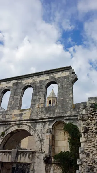 Dioclecianos palacio en la ciudad croata dividida — Foto de Stock