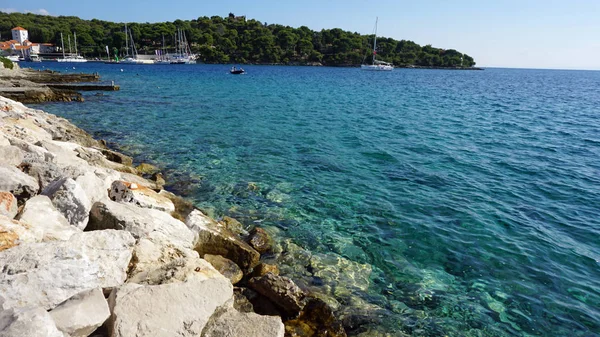 Wyspie trogir w Chorwacji, w morze śródziemnomorskie — Zdjęcie stockowe
