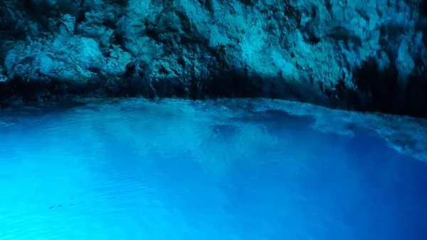 Голубая пещера из Бисево в Хорватии — стоковое фото