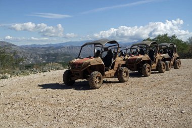 Hırvatistan'daki bir seyir için çürük arabaları