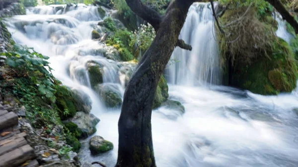 Amazing landscape at the plitvice lakes in croatia — Stock Photo, Image