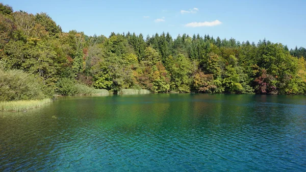 Increíble paisaje en los lagos de plitvice en Croacia — Foto de Stock