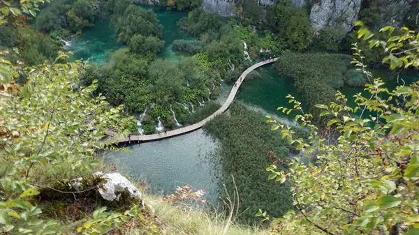 Wunderschöne Landschaft an den Plitvicer Seen in Kroatien — Stockfoto
