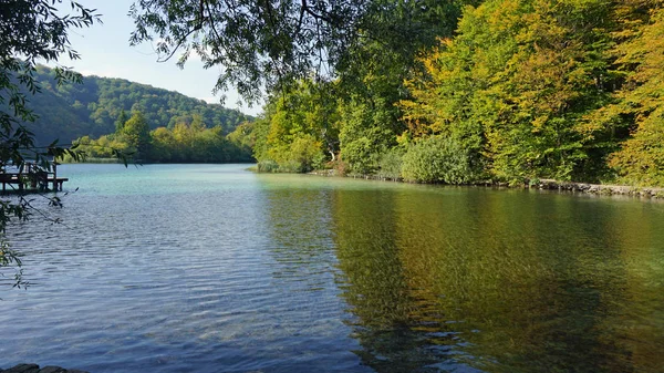 Incredibile paesaggio ai laghi plitvice in croazia — Foto Stock