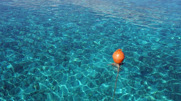 Dettaglio girato dal mare blu intenso — Foto Stock