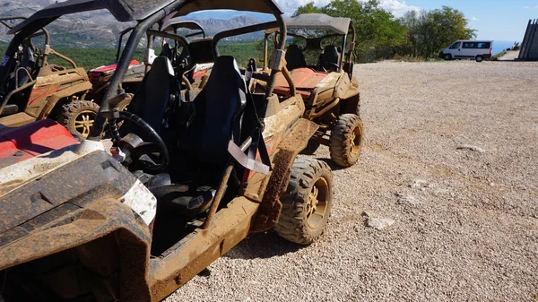 Ruttna golfbilar för en kryssning i Kroatien — Stockfoto
