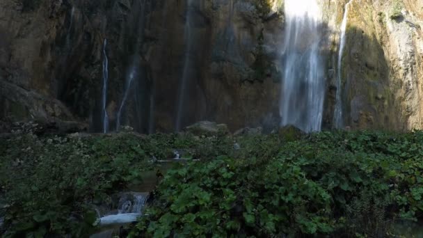 Cascada en Plitvice — Vídeo de stock