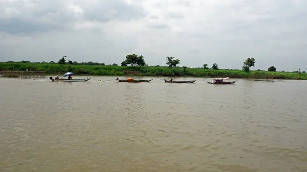 Pueblo de pescadores en tonle sap — Foto de Stock