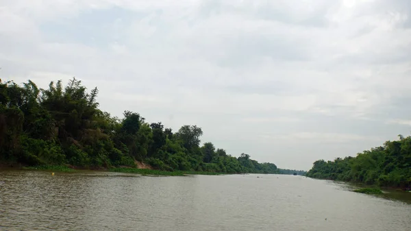 Wioska rybacka w tonle sap — Zdjęcie stockowe