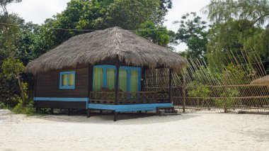 plaj kulübe koh rong samloem üzerinde