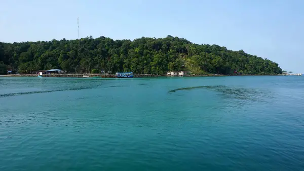 Baia tropicale di ko rong samloem — Foto Stock