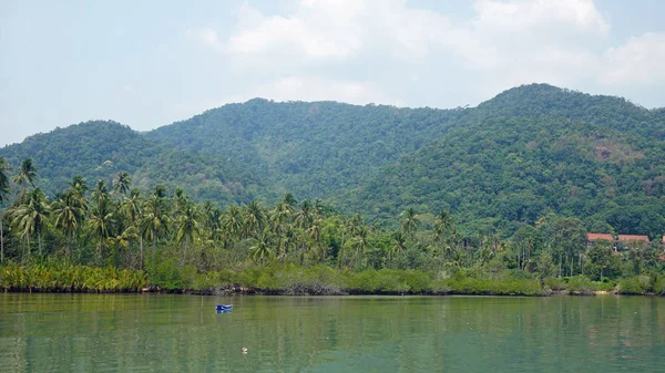 Tropiska kusten av koh chang — Stockfoto