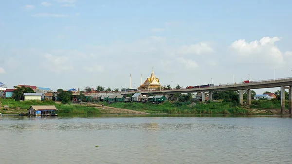 Phnom penh u řeky — Stock fotografie