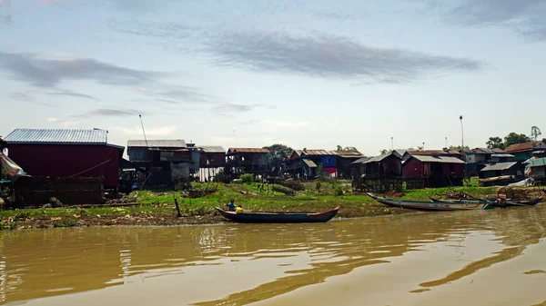 Aldeas flotantes en tonle savia —  Fotos de Stock