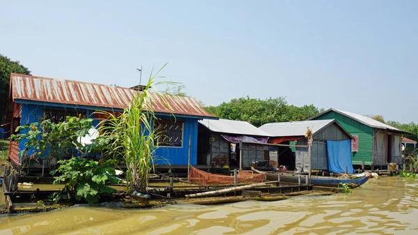Schwimmende Dörfer auf Tonle Saft — Stockfoto