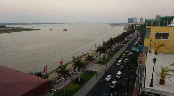 Phnom penh nad rzeką — Zdjęcie stockowe