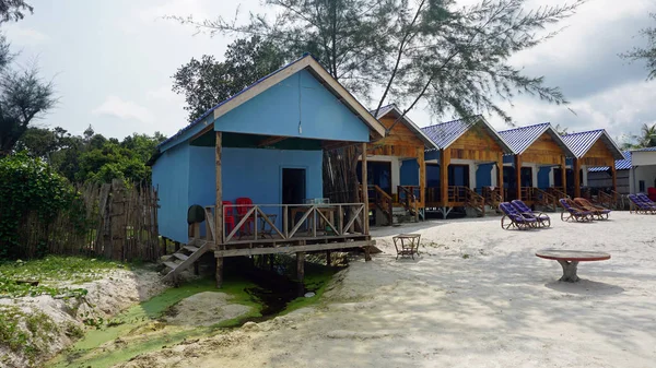 Cabañas de playa en koh rong samloem — Foto de Stock