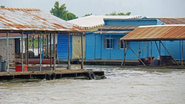 tonle sap flaoting Köyü