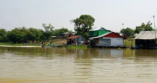 Aldeas flotantes en tonle savia —  Fotos de Stock