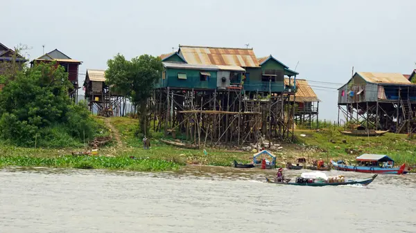 Vissersdorp bij tonle sap — Stockfoto