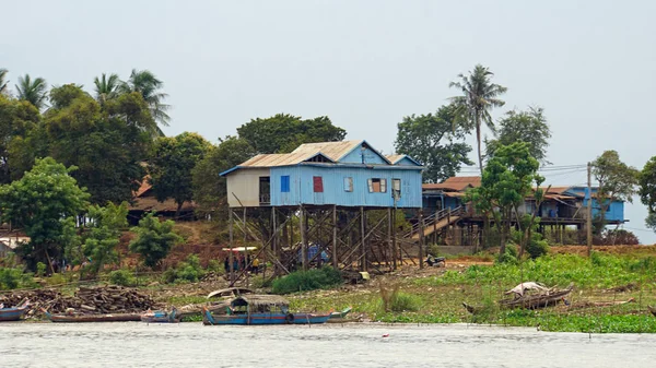 Village de pêcheurs à tonle sap — Photo