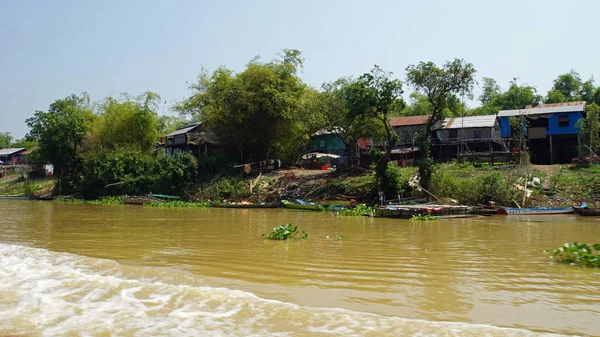 Tonle seiva pescador aldeia — Fotografia de Stock