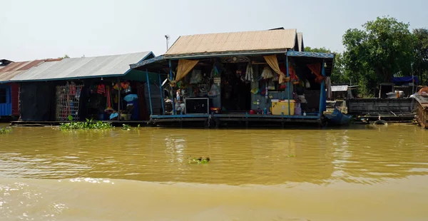 Aldeas flotantes en tonle savia —  Fotos de Stock