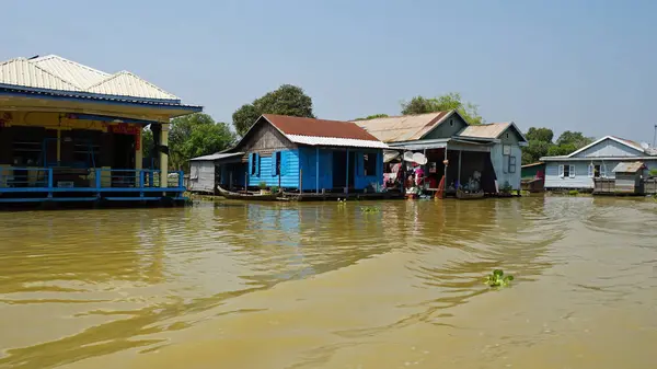 Aldeas flotantes en tonle savia —  Fotos de Stock