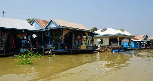 Lebegő falvak, a tonle sap — Stock Fotó