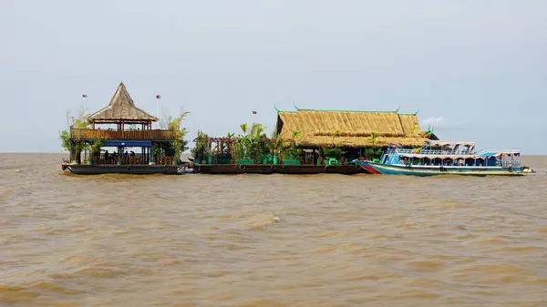 Tonle seiva flaoting aldeia — Fotografia de Stock