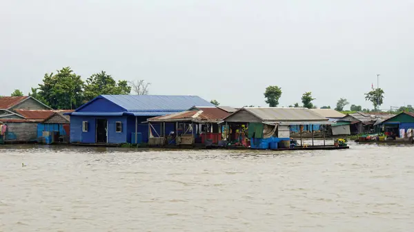 Tonle sap flaoting aldea —  Fotos de Stock