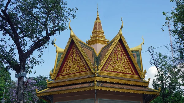 Wat phnom templomegyüttes — Stock Fotó